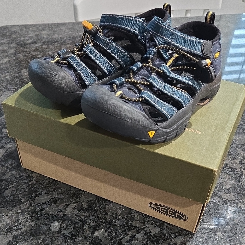 KEEN Kids' Navy and Black Adventure Sandals NWOT